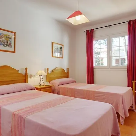 Binibequer Vell Sleeps 9 Pool Air Con Wifi וילה